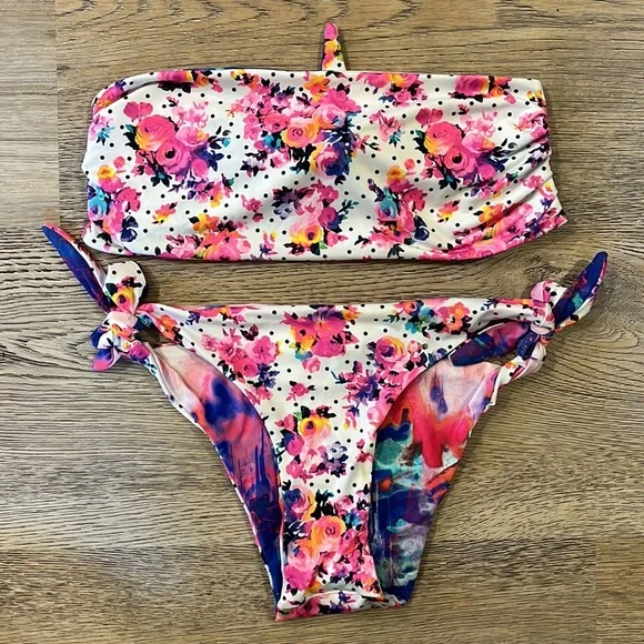 Bikini - Picture 3 of 4